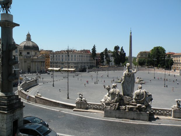  La place du peuple avec son obélisque